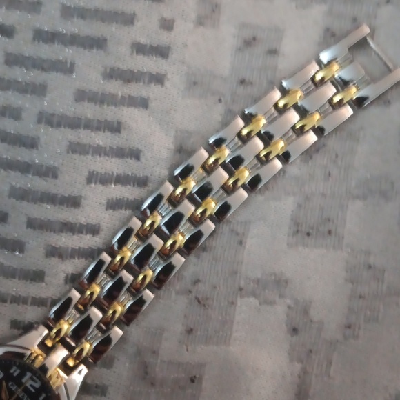 Geneva Two-tone Bracelet Watch - Picture 3 of 12